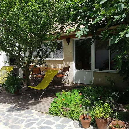 Maison Atypique Au Pied Du Chateau Holiday home Montelimar