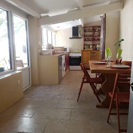 Holiday home Maison Atypique Au Pied Du Chateau Montelimar