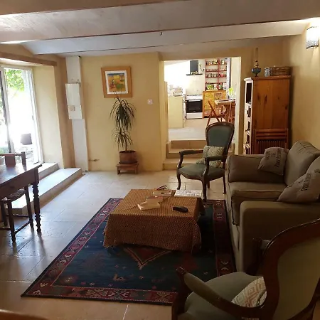 Holiday home Maison Atypique Au Pied Du Chateau Montelimar